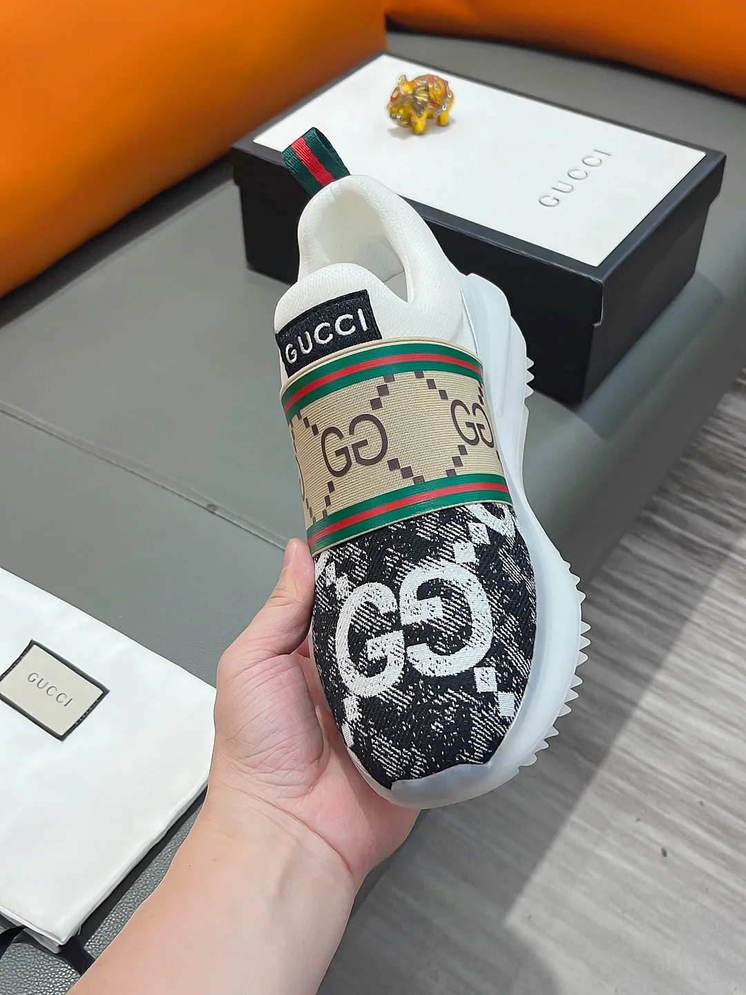 Men's shoes GUCCI "Gucci" P440 Regular size: 38-44 (casual shoes) Product materials: Selected cowhide upper, soft sheepskin feet; original factory special outsole.